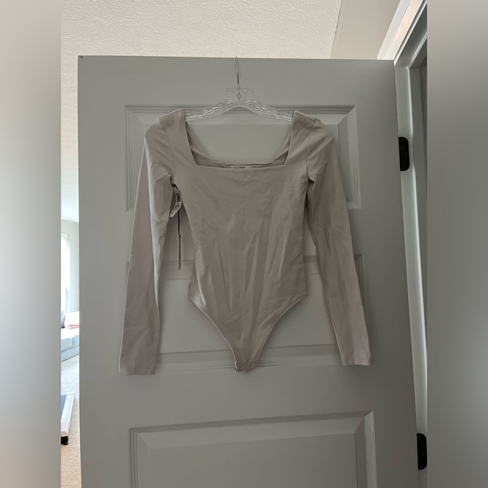 Aritzia Contour Squareneck Longsleeve Bodysuit NWT